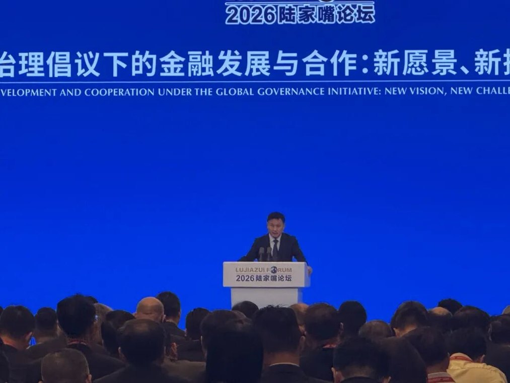 潘功胜宣布即将出台的政策措施：将在上海自贸区开展离岸人民币外汇交易试点、完善短端利率调控机制……